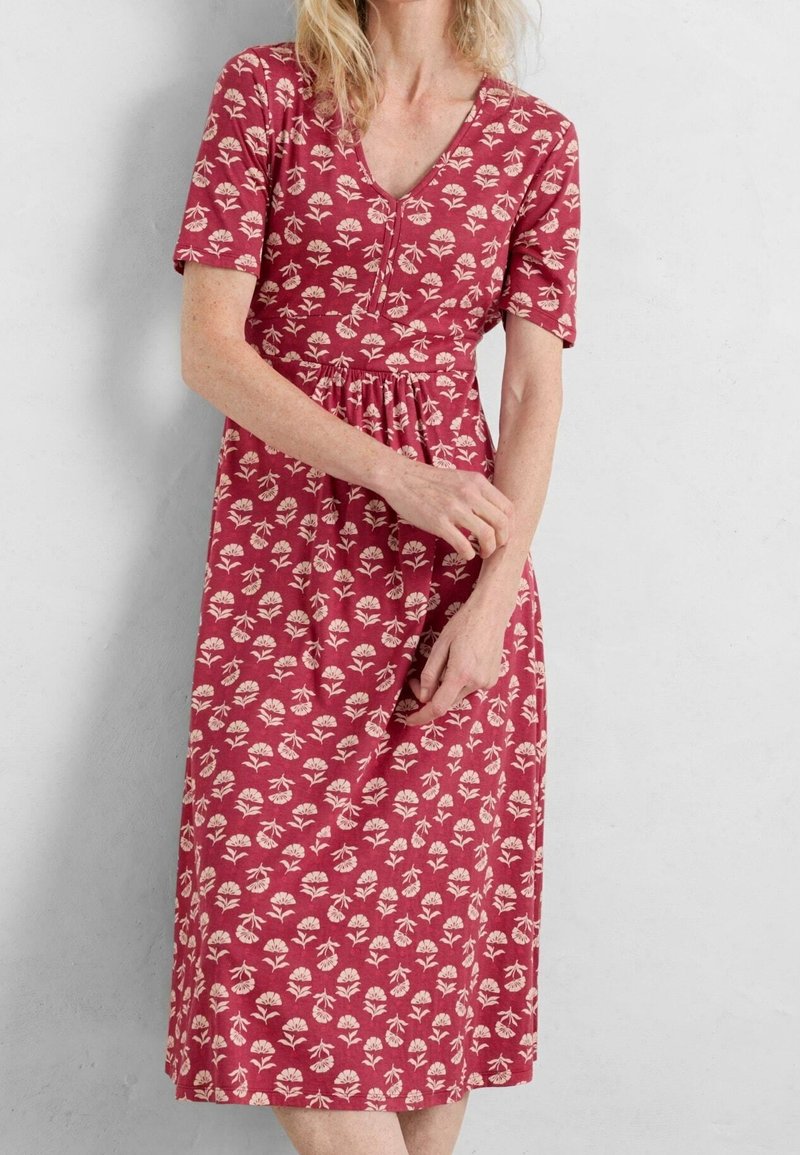 Rotes Kleid mit Blumenmuster, kurzen Ärmeln, V-Ausschnitt und gerafftem Taillenbund. Hergestellt aus weichem Stoff mit leichtem Textur.