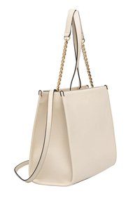 Borsa tote color crema con un design strutturato, materiali in pelle, dettagli in catena dorata e bordi neri a contrasto.