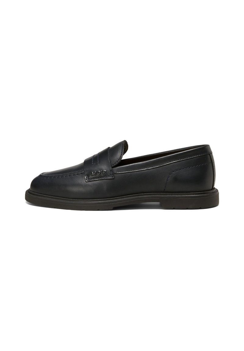 Sorte læder slip-on loafers med lav hæl, rund tå og syet detaljer langs siderne og topremmen.