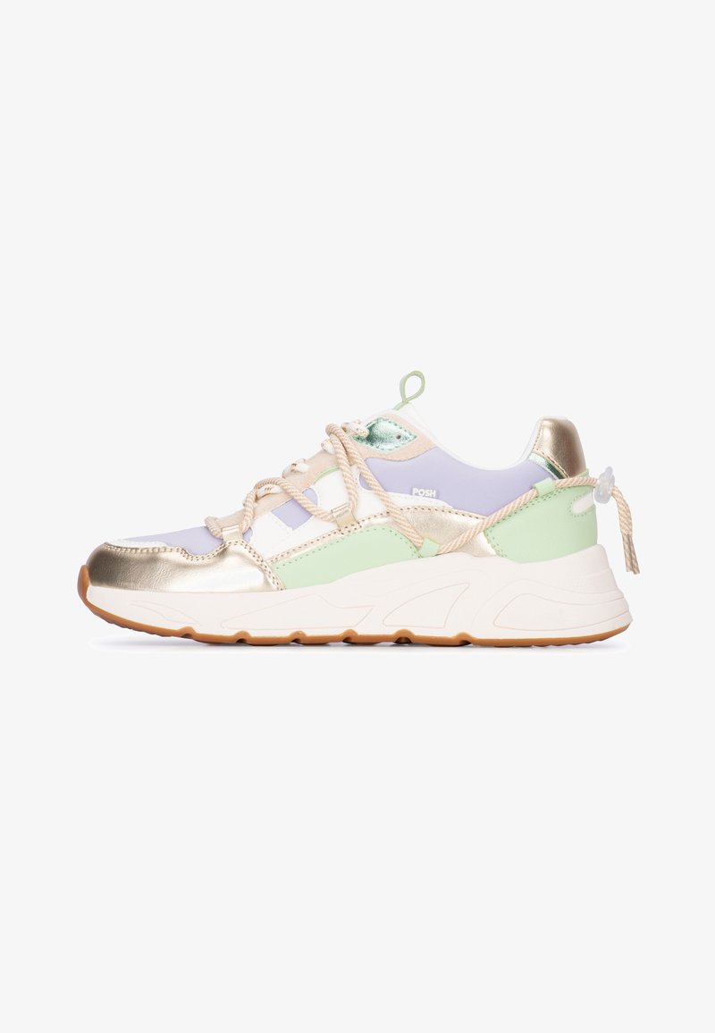 Zapatillas que presentan una paleta de colores en blanco, dorado, verde pálido y lavanda; material texturizado con una suela gruesa blanca y cordones de cuerda.