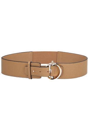 Large ceinture en cuir couleur tabac avec une boucle ronde en métal doré et des bords cousus.