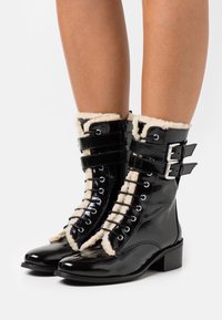Kurt Geiger London Stivaletti stringati - black