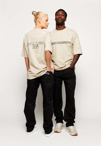 AF00009 MUTI PRINT TEE