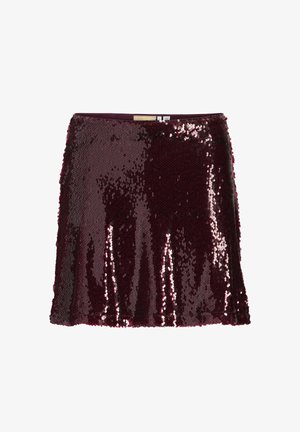 Minifalda burdeos con lentejuelas y diseño tipo forro, que presenta una textura brillante y una silueta estilizada, terminada con un borde inferior rematado.