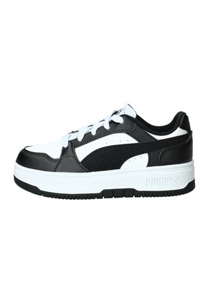 Zwart-witte leren sneakers met een lage bovenkant, voorzien van witte veters, een textuur oppervlak en een rubberen zool met een logo-accent.