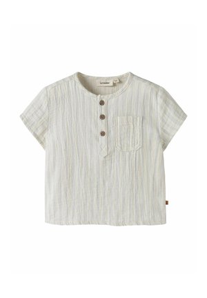 Kremowa teksturowana koszula z krótkim rękawem, okrągłym dekoltem, trzema drewnianymi guzikami i małą kieszonką na piersi.