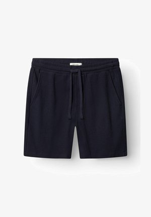 Granatowe bawełniane szorty z elastycznym paskiem w talii, regulowanym sznurkiem i bocznymi kieszeniami, ułożone płasko na białym tle.