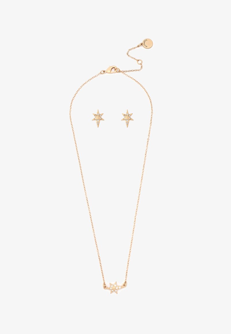 Gouden sieradenset met een sterpendant halsketting en bijpassende steroorbellen, verfraaid met kleine heldere rhinestones.