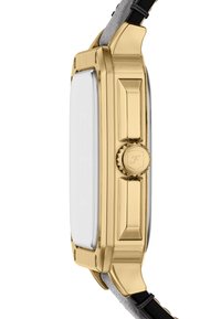 Montre rectangulaire dorée avec un cadran blanc plat, des accents latéraux texturés et un bracelet en cuir noir avec des détails en tissu gris.