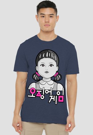 NETFLIX SQUID GAME YOUNG-HEE POP ART -HEATHER - Print T-shirt - blue