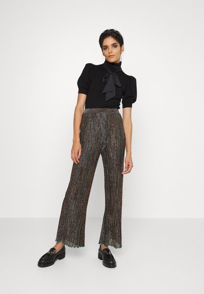 Alice + Olivia CHASE PUFF RUFFLE - T-shirt estampada - black