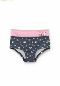 Zwei Paare Mädchenunterwäsche: eine rosa, eine marineblau mit bunten strandthemenartigen Mustern, darunter Regenbögen und Eistüten.