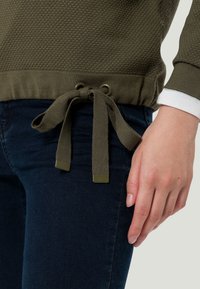 zero Pullover - olive