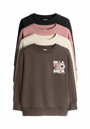 Vier Sweatshirts mit Rundhalsausschnitt in Schwarz, Pink, Creme und Braun, wobei das braune Sweatshirt den Aufdruck "DE LA MER Saint-Tropez France" und ein Wellenmuster zeigt.