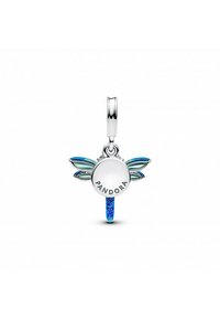 Charm en forme de libellule en argent dotée d'ailes en émail bleu et d'une queue bleue pailletée. "PANDORA" gravé sur le corps circulaire.