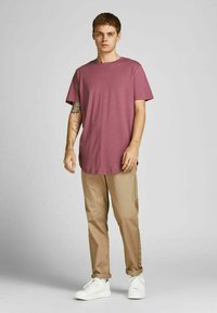Jack & Jones JJENOA TEE CREW NECK - Lihtne T-särk - hawthorn rose