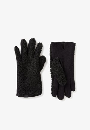 Paar schwarze Fleece-Handschuhe, einer zeigt die strukturierte Außenseite, der andere die glatte Innenseite und Details des Daumens, auf weißem Hintergrund.