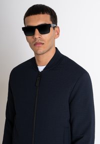 Antony Morato REGULAR FIT IN DOBBY WITH PADDING AND LOGO ON PATCH - Chaquetas bomber - ink blue