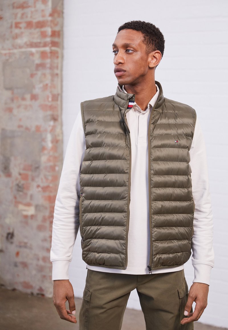 Tommy Hilfiger PACKABLE VEST - Colete - faded military