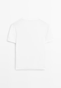 Witte T-shirt met korte mouwen, ronde hals, gemaakt van zachte katoen, eenvoudig zonder patronen of versieringen, standaard snit, achteraanzicht.