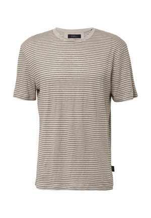 Beige t-shirt met korte mouwen en dunne donkere strepen, ronde halslijn en een zachte textuur. Heeft een klein merklabel aan de onderzijde.