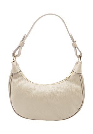 Sac à bandoulière en cuir beige en forme de croissant avec une sangle unique et une fermeture éclair dorée.