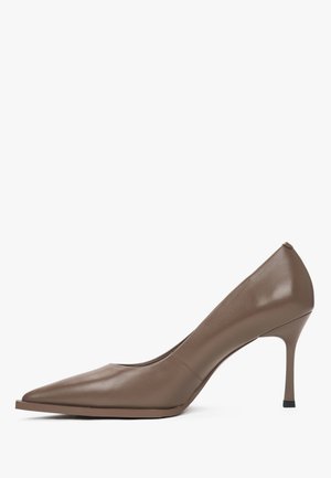 Z CZUBKIEM W SZPIC - High heels - dark brown