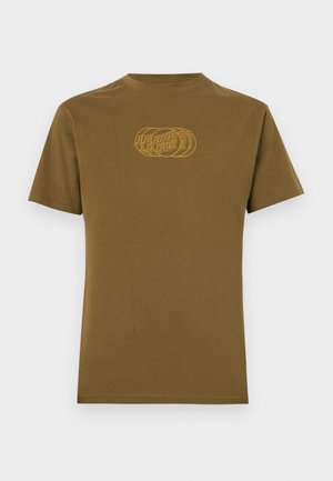 T-shirt en coton vert olive, à manches courtes, avec un col rond et un design graphique centré en jaune clair. Pas d'étiquettes ni d'accents visibles.