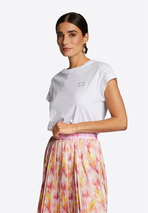 ORGANIC T-SHIRT MIT STRASS - Jednoduché triko - white