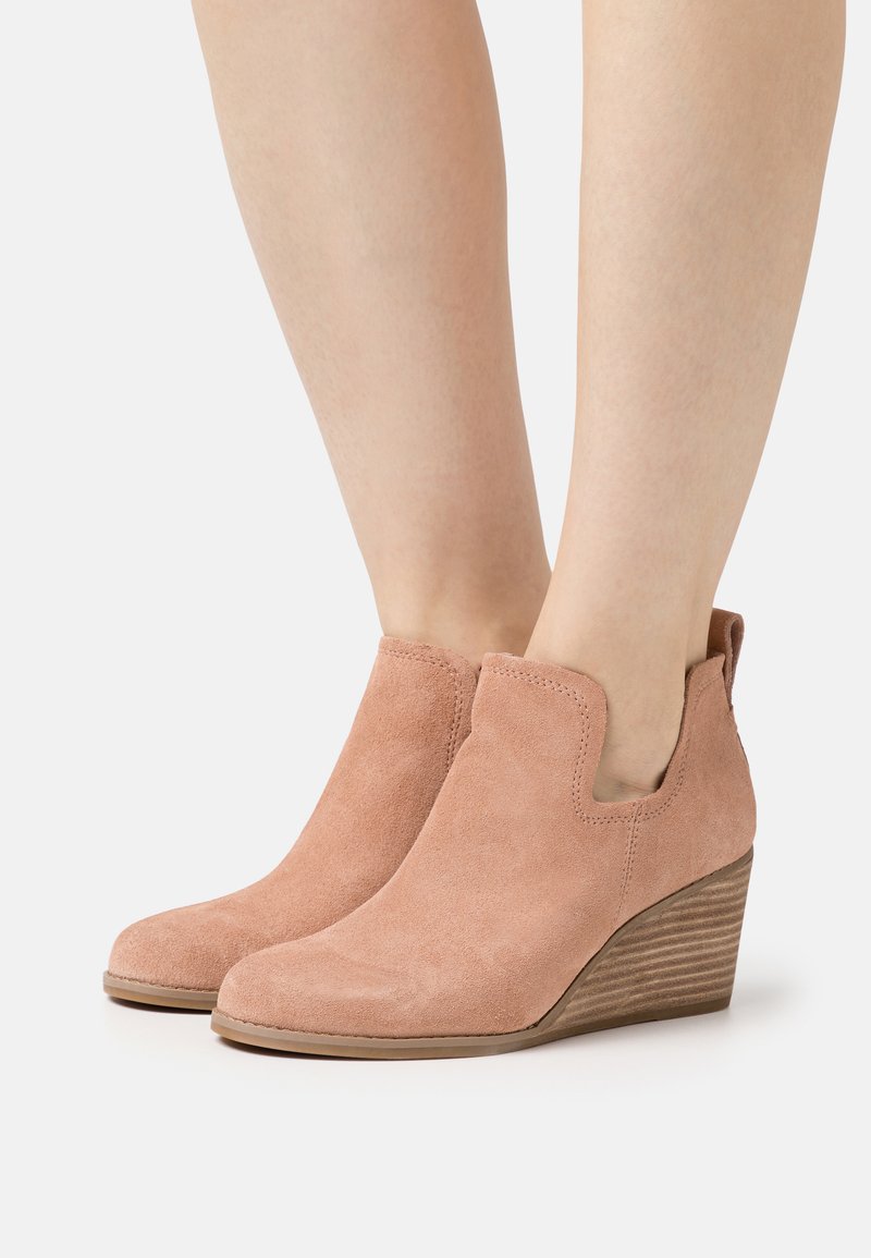 TOMS KALLIE Botines de cuña brown/beige Zalando.es