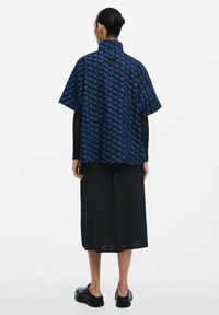 Desigual PATTERN - Plašt - dark blue