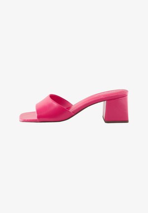 Next, REGULAR FIT - FOREVER COMFORT® BLOCK HEEL MULES . - Mules à talons - pink