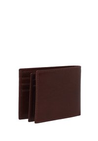 Bruine leren portemonnee met meerdere kaartsleuven, een gestructureerde afwerking en zichtbare stiksels. Open ontwerp voor gemakkelijke toegang tot de inhoud.