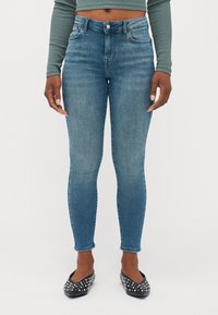ONLY Petite Vaqueros pitillo - light blue