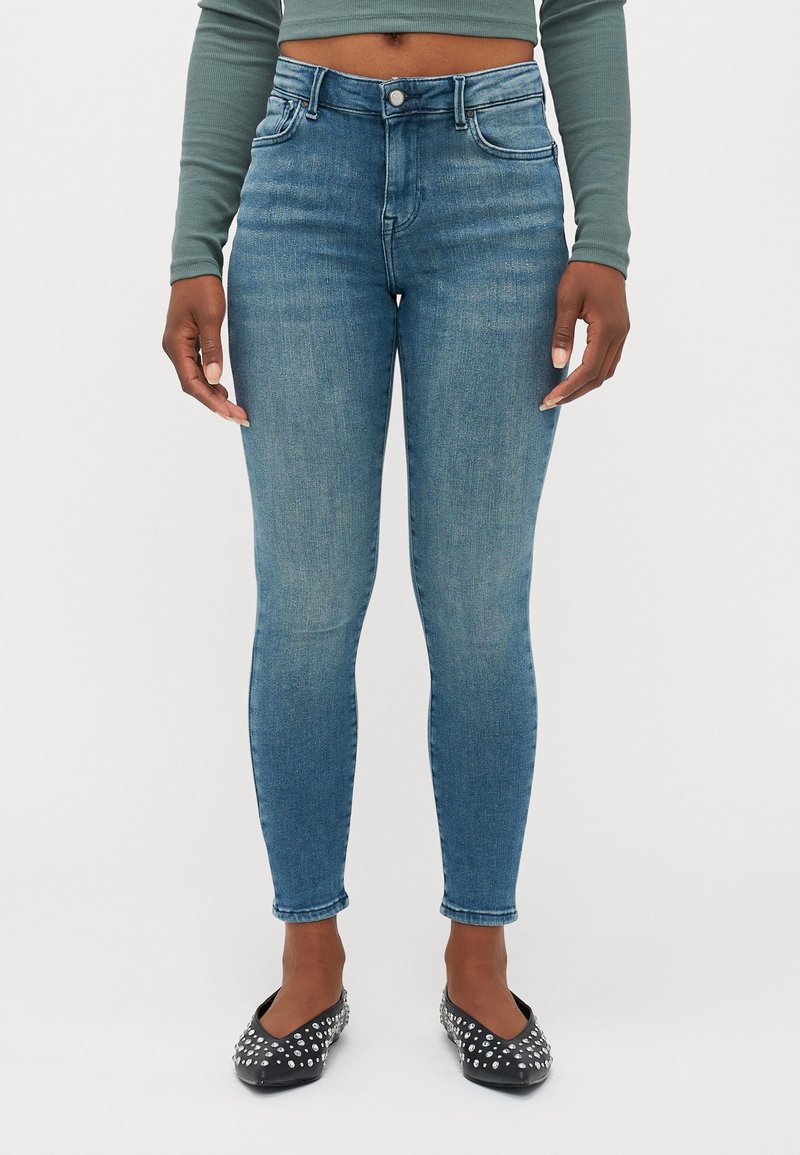 ONLY Petite Vaqueros pitillo - light blue