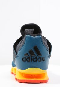 adidas Performance Obuwie do biegania Szlak