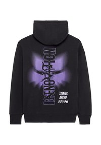Sudadera negra con un gran gráfico de mariposa morada, texto "PROOF" e "INNOVATION", con un diseño pixelado y dobladillo acanalado.
