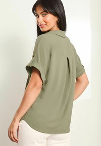 Lipsy SHORT SLEEVE UTILITY  - Camicia - khaki green