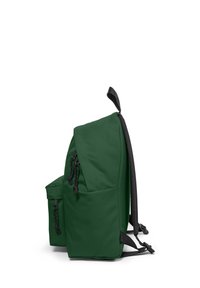 Vihreä kangasreppuja, jossa on jämäkkä muotoilu, etutasku, kiristysnauhat ja mustat säädettävät hihnat.