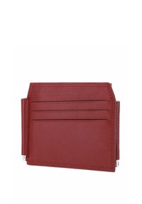 Portefeuille en cuir rouge avec trois emplacements pour cartes à l'avant et clip métallique sur le côté, sur fond blanc.