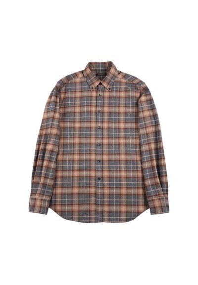 Lange mouw geruite blouse in blauw, bruin en crème kleuren. Heeft een button-down kraag en zwarte knopen aan de voorkant.