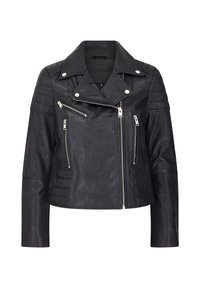 Svart läderbikerjacka med dragkedjefickor, kviltad axeldetaljering och bred slagkrage. Utrustad med silverfärgade metalldetaljer.