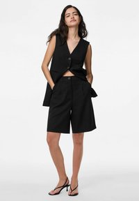 Pieces PCKAMIL - Short - black