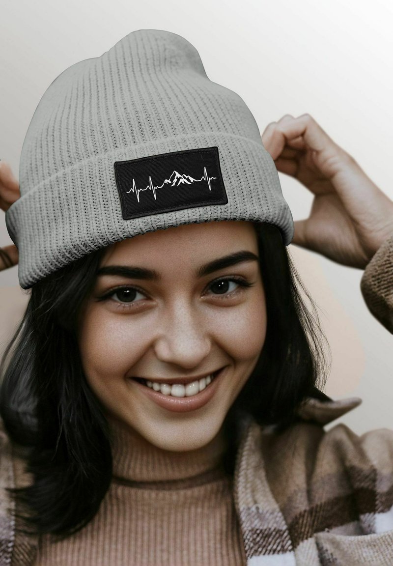 Neverless - PATCH HERZSCHLAG BERGE NATUR - Beanie - grau, Enlarge