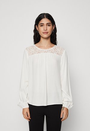 Vero Moda Petite VMLILOU O NECK DETAIL - Blus - cloud dancer