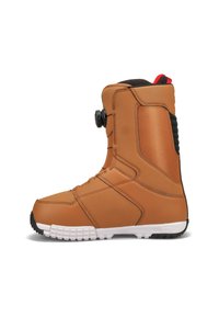 Brauner Snowboardstiefel mit einer weichen, strukturierten Außenseite, einem schwarzen Netzpanel, einem rotierenden Festziehsystem und einer weißen Laufsohle.
