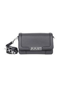 Sort læder crossover taske med klaplukning, sølvfarvet hardware og en aftagelig rem med mærkenavnet "JOOP!" i fed skrift.