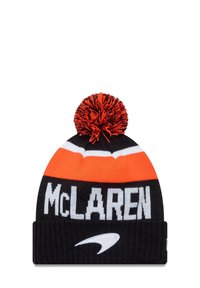 Czarna i pomarańczowa dziana czapka z białym paskiem i napisem "McLAREN". Ma puszysty pompon na szczycie oraz akcent z logo marki.