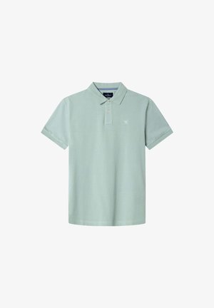 Polo de color verde claro hecho de algodón. Cuenta con un cuello, mangas cortas y un sutil logotipo bordado en el lado izquierdo del pecho.
