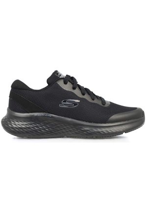 Chaussure de sport noire avec tige en maille, design à lacets, semelle texturée, semelle intermédiaire rembourrée et accents lisses au niveau du talon et des côtés.